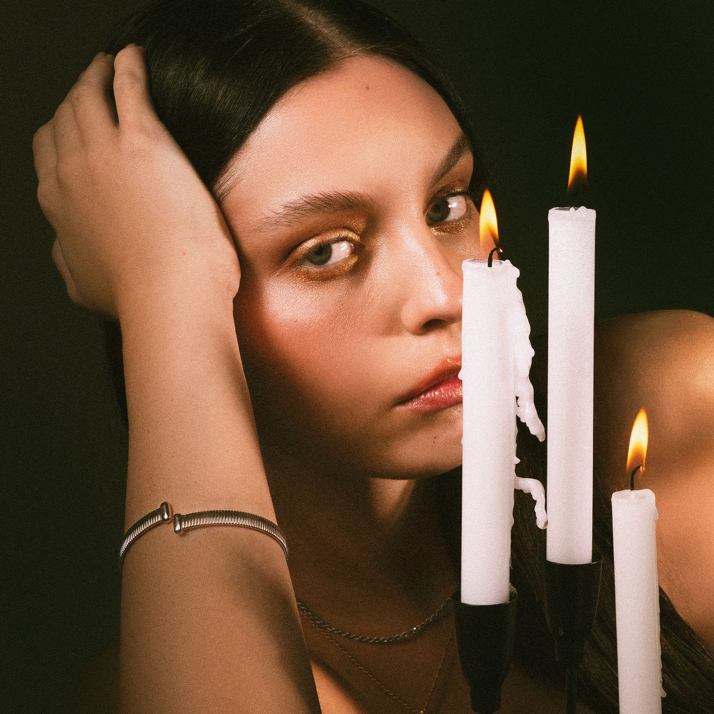 Anello Fenice Oro Malira, caratterizzato da un design simbolico e affascinante, un complemento ideale per il bracciale Oria.